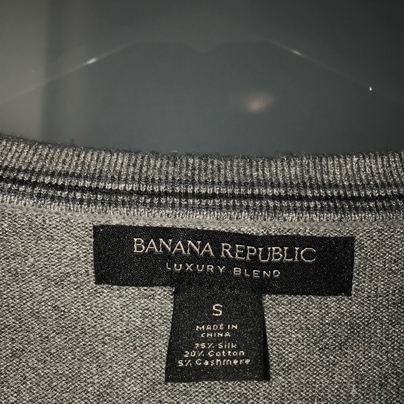 Never-Used Banana Republic Men’s Silk Sweater - Picture 4 of 4